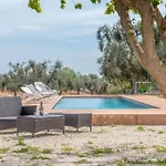 Villa Bianco Trullo By Raro